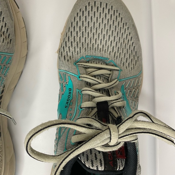 Brooks Women’s Adrenaline GTS 21 Sneaker in Grey/Teal Size 11 Width B - Picture 11 of 14